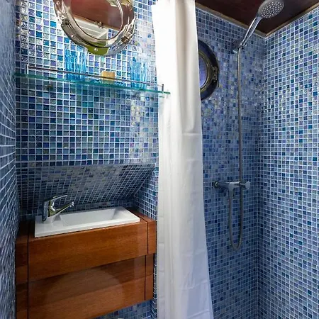 Bed & Breakfast Bateau Peniche Au Coeur De Lille